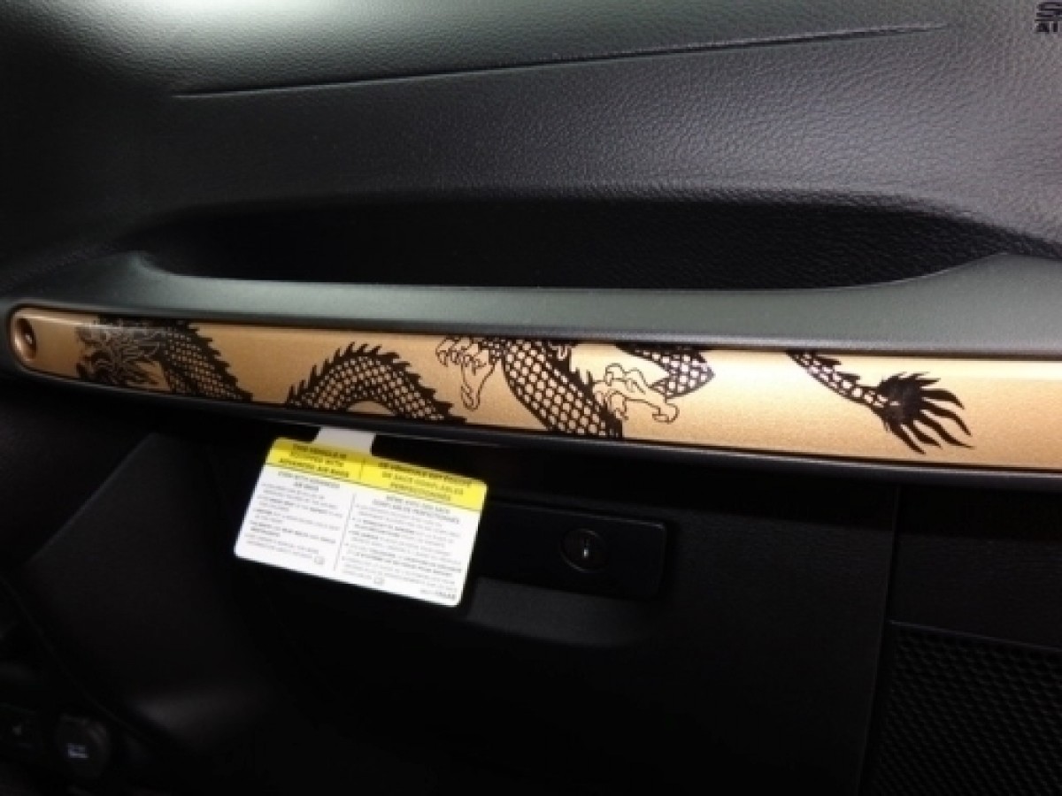  ドラゴン プレート 2000年製 Mopar Grab Handle Dragon Bronze - 5PC63LU4AA | Mopar Online Parts