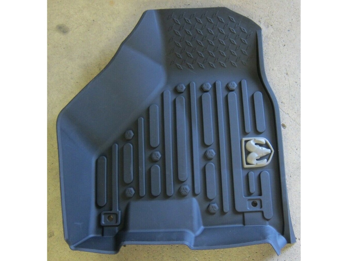 ヤマチン Mopar Rubber Mats Bucket Style Front & Rear Black With Ram's Head